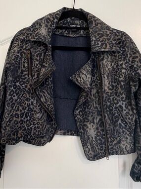 Audrey Ann Leopard Print Cropped Moto Jacket - Black & Gray